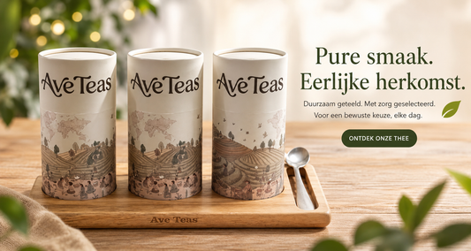 Bamboe theeplank met drie theekokers en een maatlepel als geschenkset